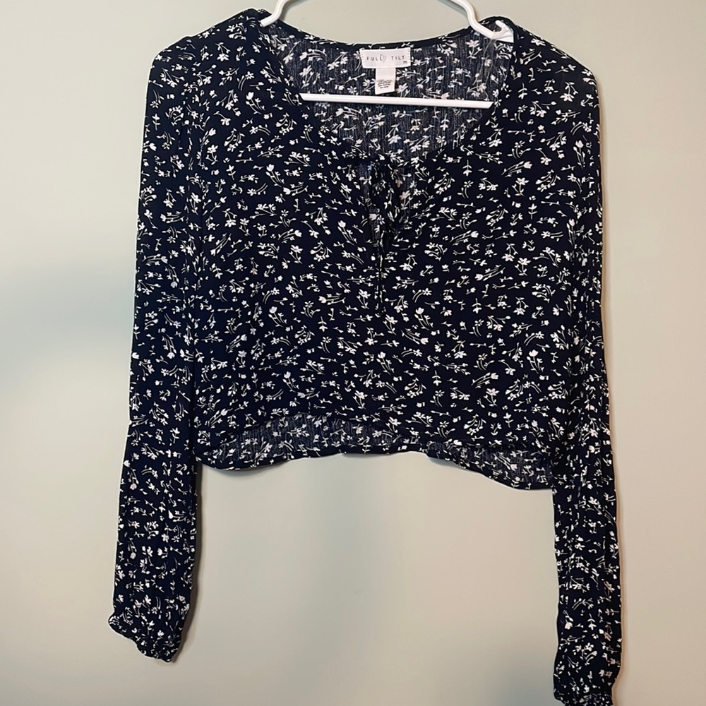 Full Tilt Crop Top Long Sleeve Shirt Size Medium
